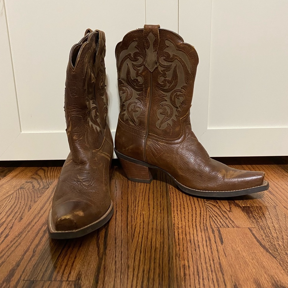 Ariat Brown Leather Pointed Toe Cowboy Boots